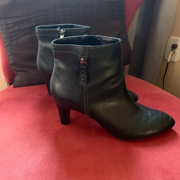High heeled ankle boots with zipper side - Picture 3 of 3